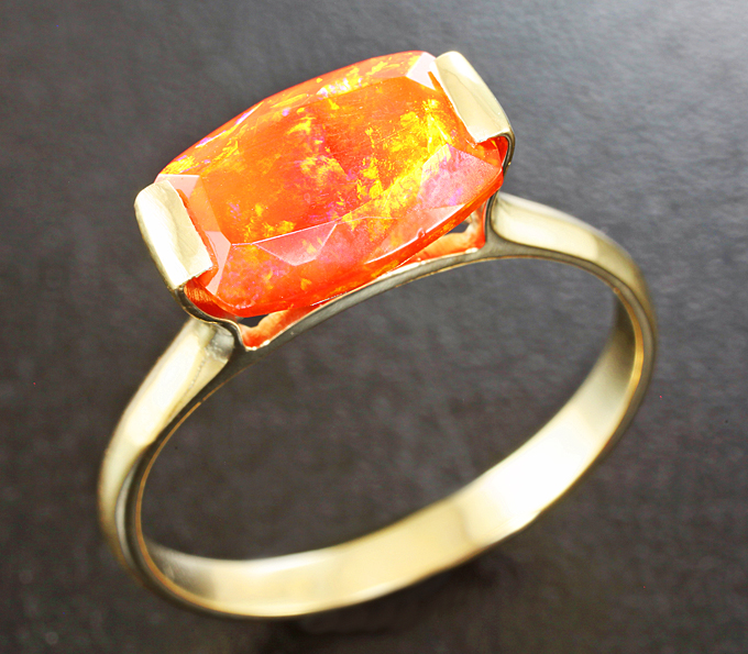 Золото Кольцо с ограненным эфиопским опалом