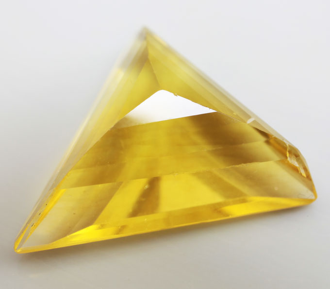 Ярко-желтый флюорит 16,23 карата