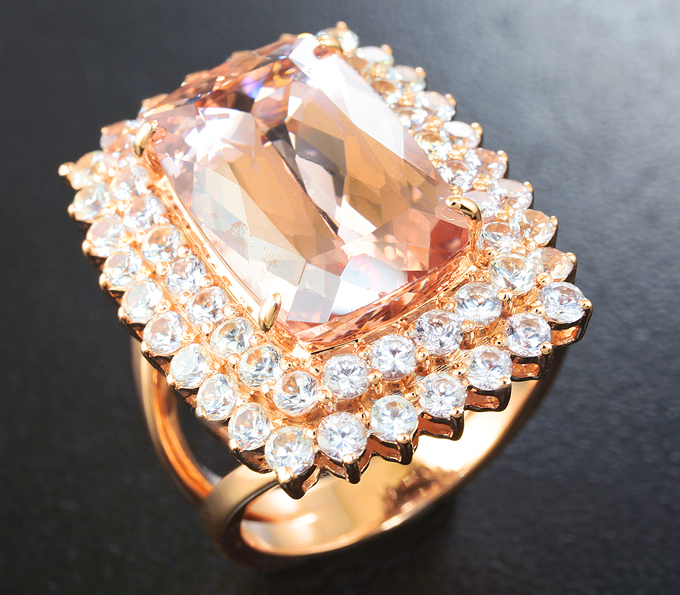 Золото Кольцо с морганитом и лейкосапфирами