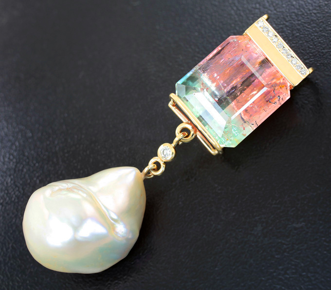 Золото Кулон с крупным «арбузным» турмалином, жемчужиной барокко и бриллиантами