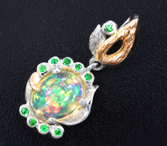 Серебро 925 Кулон с кристаллическим эфиопским опалом и цаворитами гранатами