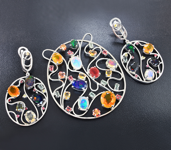 Серебро 925 Комплект с ограненными опалами и разноцветными сапфирами