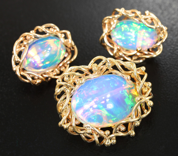 Золото Комплект с кристаллическими эфиопскими опалами