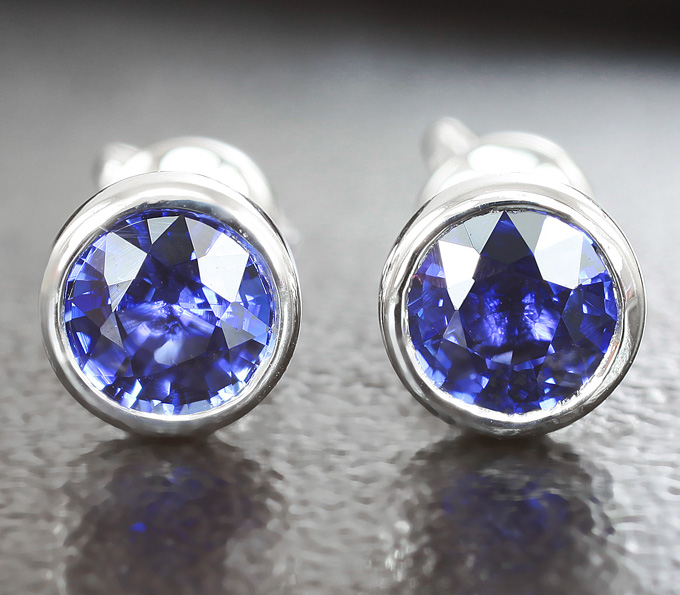 Золото Пусеты с синими сапфирами