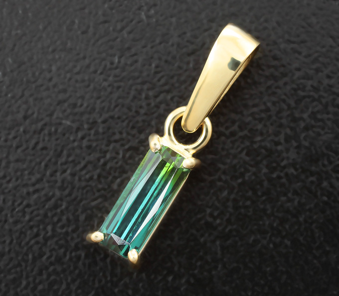 Золото Кулон с чистейшим полихромным турмалином