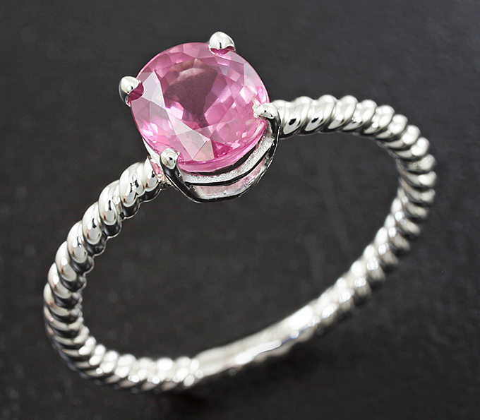 Золото Кольцо c малиново-розовой шпинелью