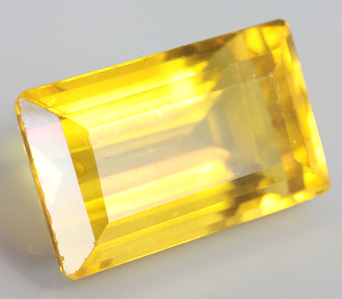 Ярко-желтый флюорит 10,27 карата