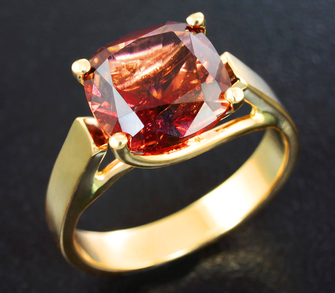 Золото Кольцо с забайкальским турмалином со сменой цвета