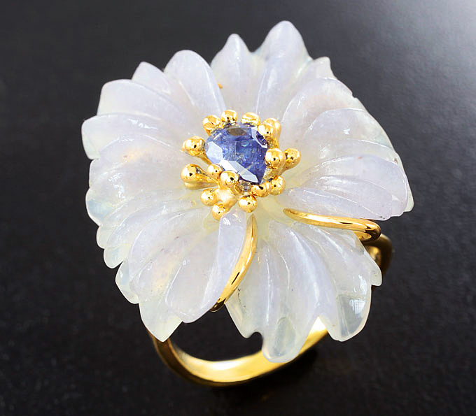 Серебро 925 Кольцо c резным нефритом и бенитоитом