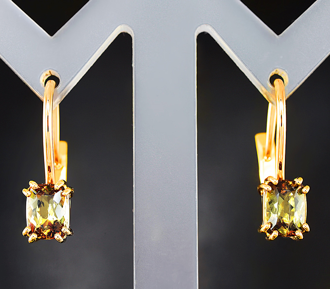 Золото Серьги с андалузитами