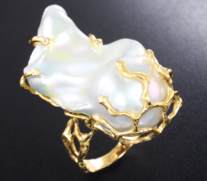 Золото Кольцо c жемчужиной барокко и бриллиантами