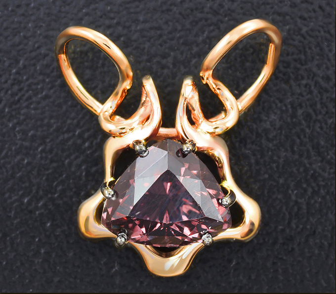 Золото Кулон с гранатом