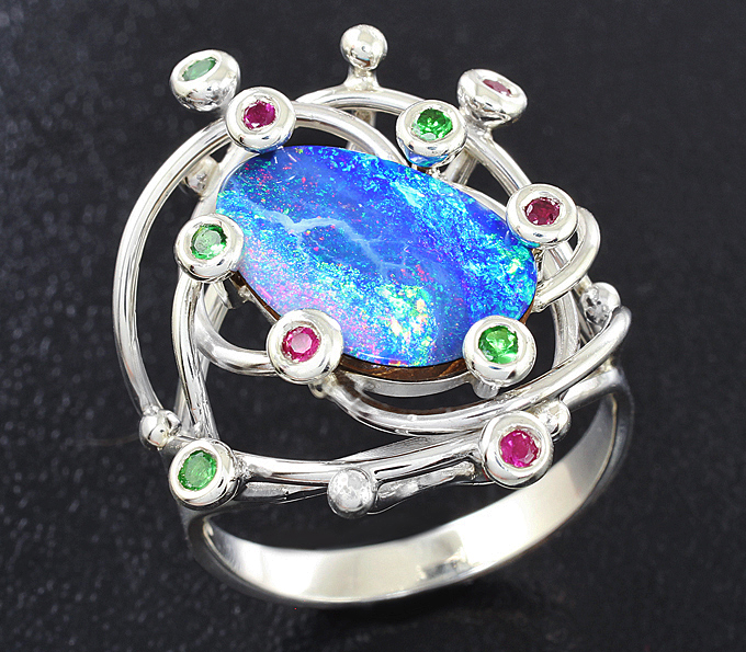 Серебро 925 Кольцо c австралийским дублет опалом, цаворитами гранатами и рубинами