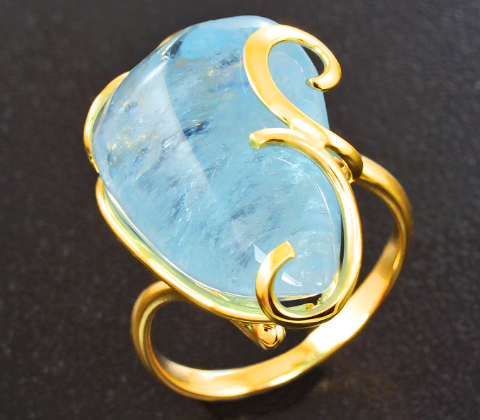 Золото Кольцо c крупным кабошоном аквамарина