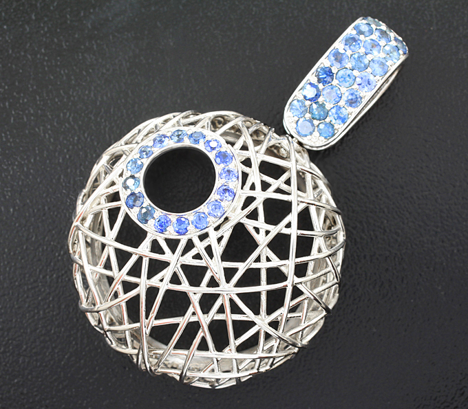 Золото Кулон с синими сапфирами