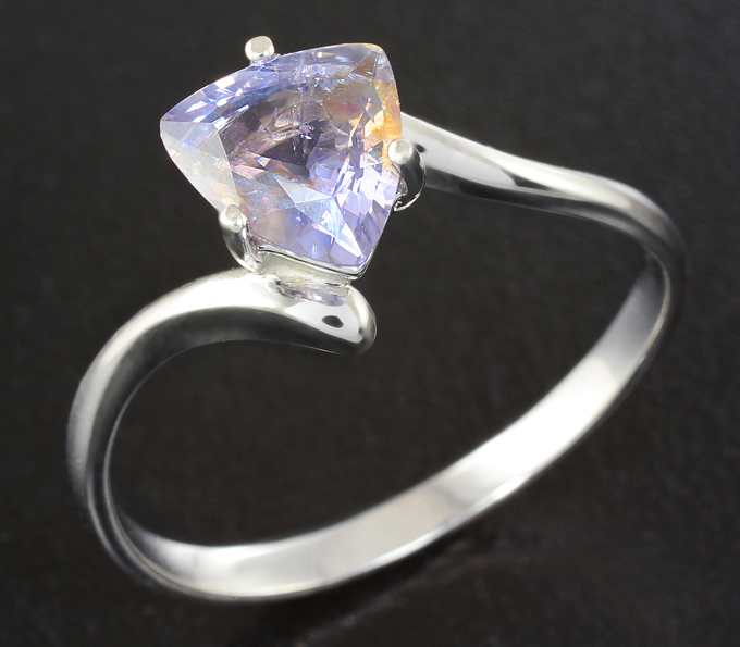 Золото Кольцо c сапфиром со сменой цвета