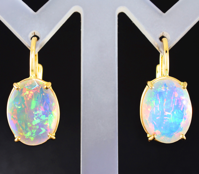 Золото Серьги с крупными ограненными эфиопскими опалами