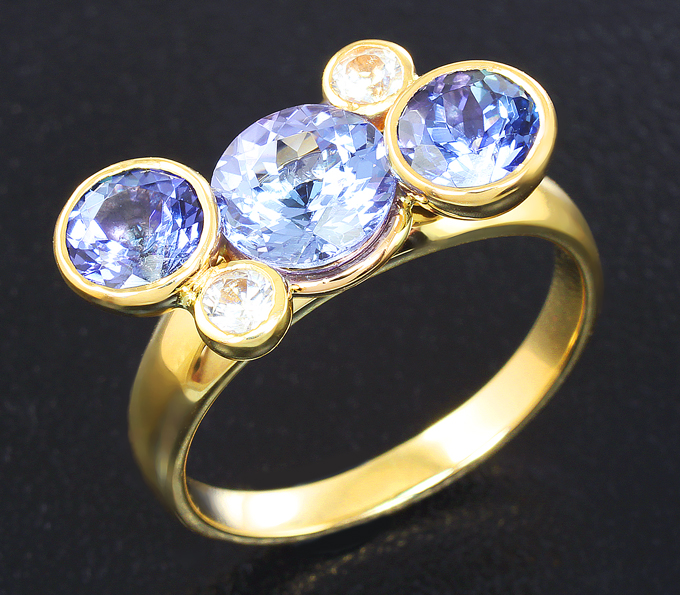 Золото Кольцо с танзанитами и лейкосапфирами