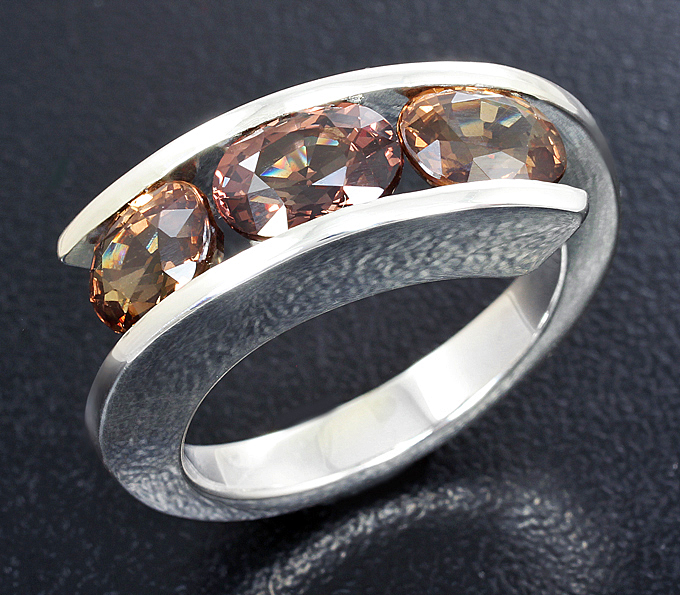 Серебро 925 Кольцо c гранатами