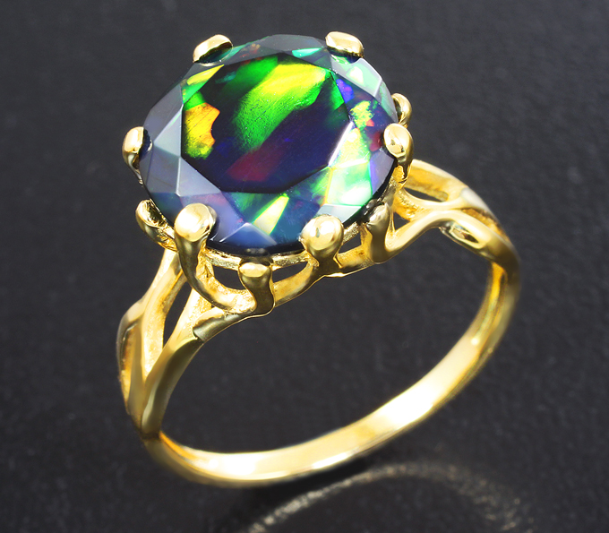 Золото Кольцо с топовым ограненным черным опалом