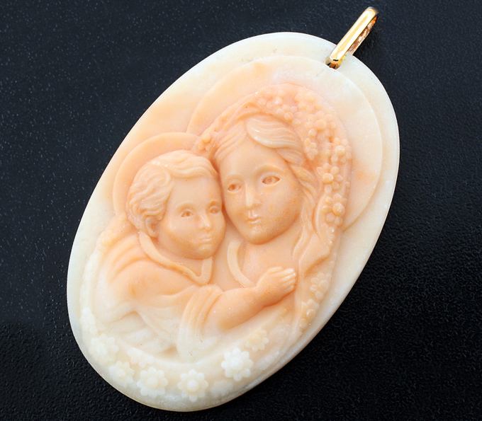 Золото Камея-подвеска «Дева Мария» с петлей из красного золота