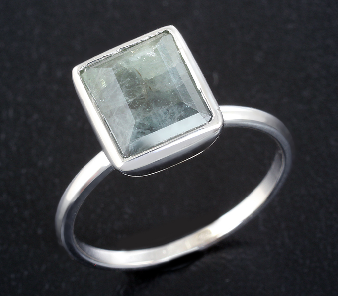 Золото Кольцо с уральским александритом