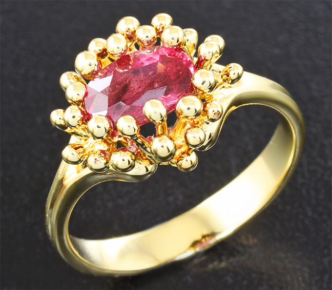 Золото Кольцо с красной шпинелью