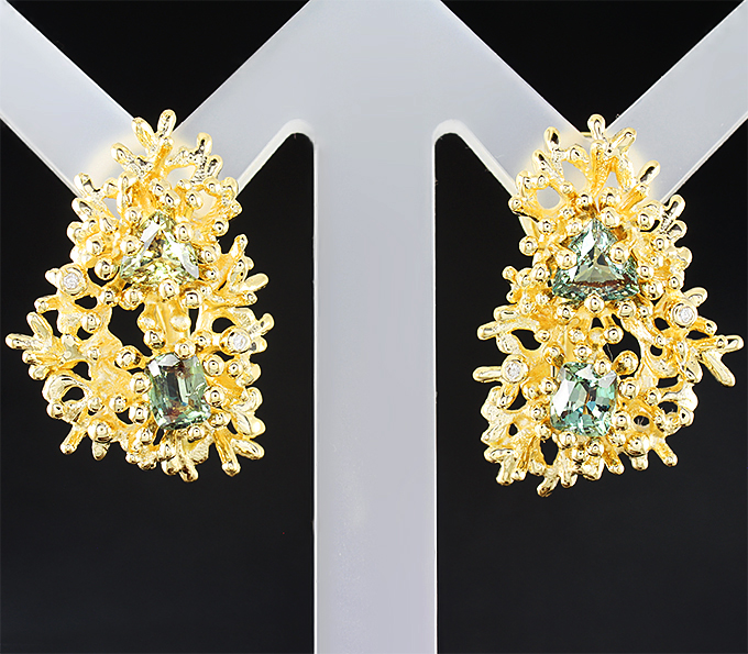 Золото Серьги с уральскими александритами и бриллиантами