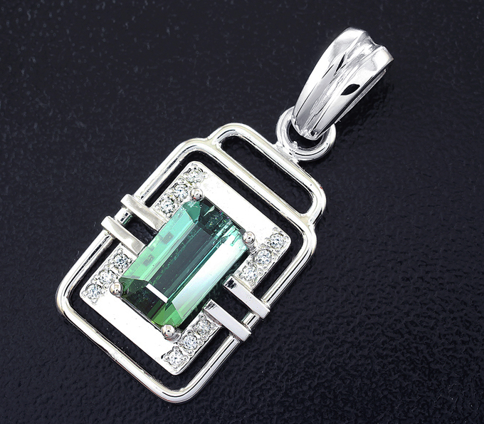 Золото Кулон с неоново-зеленым турмалином 1,9 карата и бесцветными цирконами