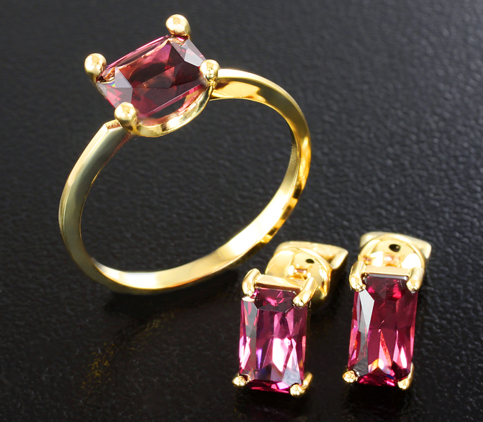 Золото Комплект с родолитами гранатами