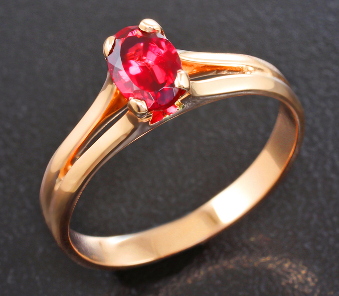 Золото Кольцо c красной шпинелью 0,63 карата