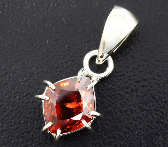 Серебро 925 Кулон с оранжевым цирконом авторской огранки 3,01 карата
