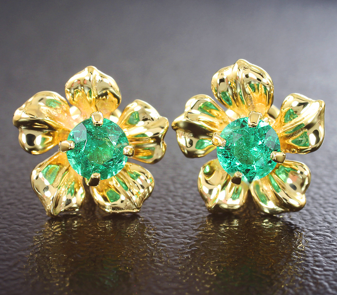 Золото Пусеты с уральскими изумрудами 0,45 карата