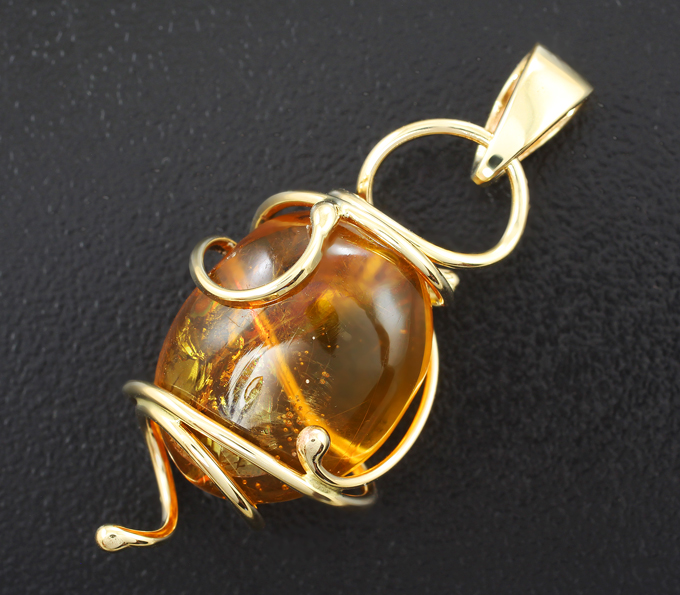Золото Кулон с доминиканским янтарем с насекомыми 5,11 карата