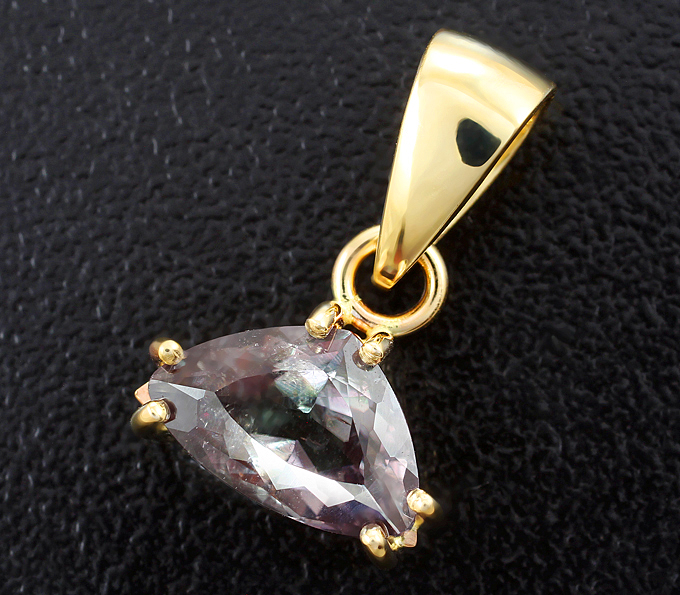 Золото Кулон с зултанитом 1,66 карата