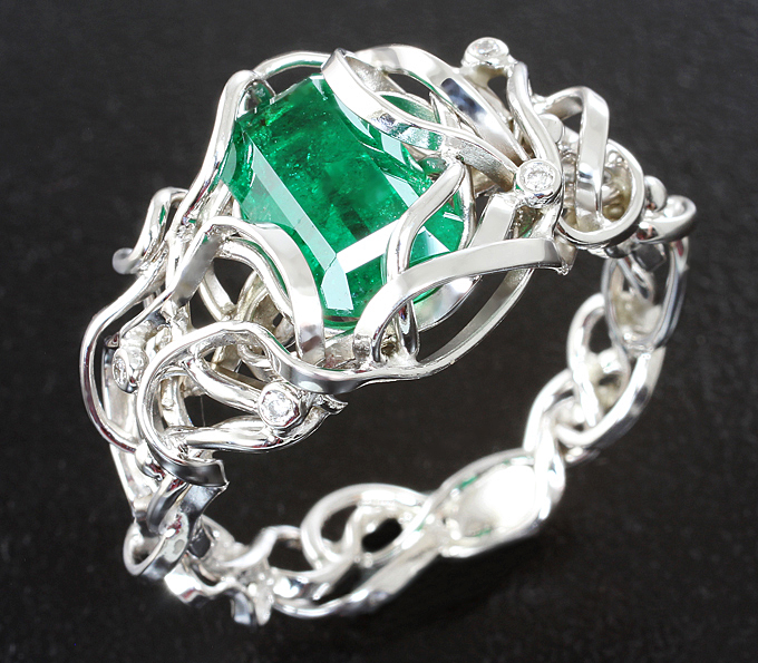 Золото Кольцо с изумрудом 2,32 карата и бриллиантами