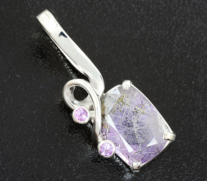 Серебро 925 Кулон с апатитом с актинолитом 4,19 карата и аметистами