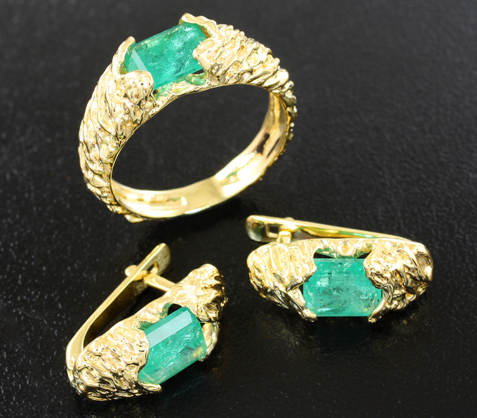 Золото Комплект с уральскими изумрудами 4,54 карата