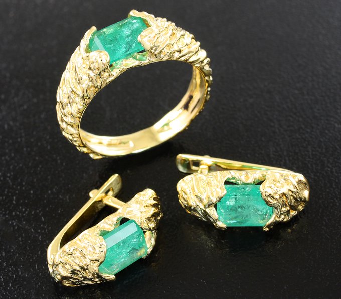 Комплект с уральскими изумрудами 4,54 карата