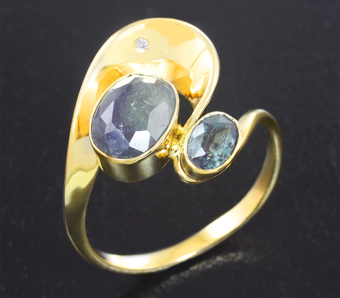 Золото Кольцо c уральскими александритами и бриллиантами