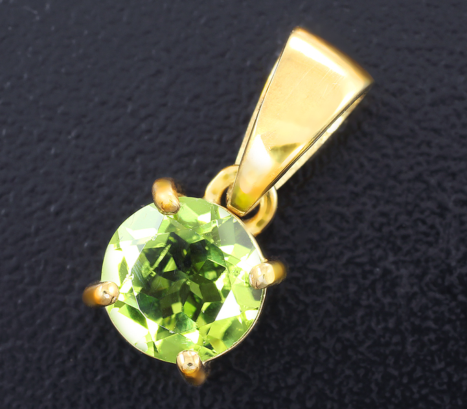 Серебро 925 Кулон с перидотом 1,35 карата