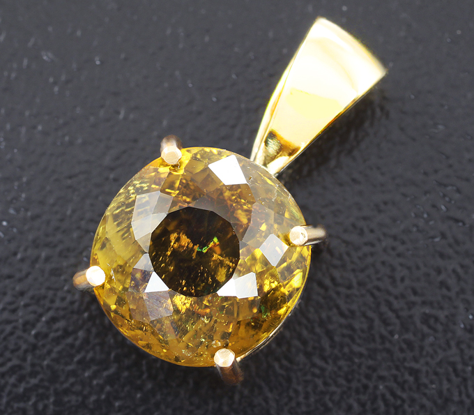 Золото Кулон с желтым турмалином 4,03 карата