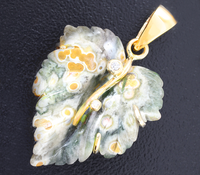 Золото Кулон с резным матированным агатом 14,15 карата и бриллиантами