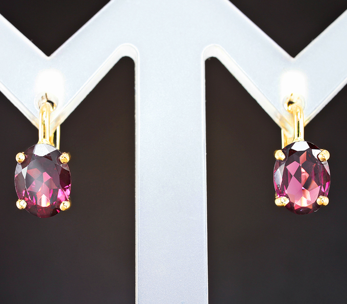 Золото Серьги с родолитами гранатами 2,57 карата