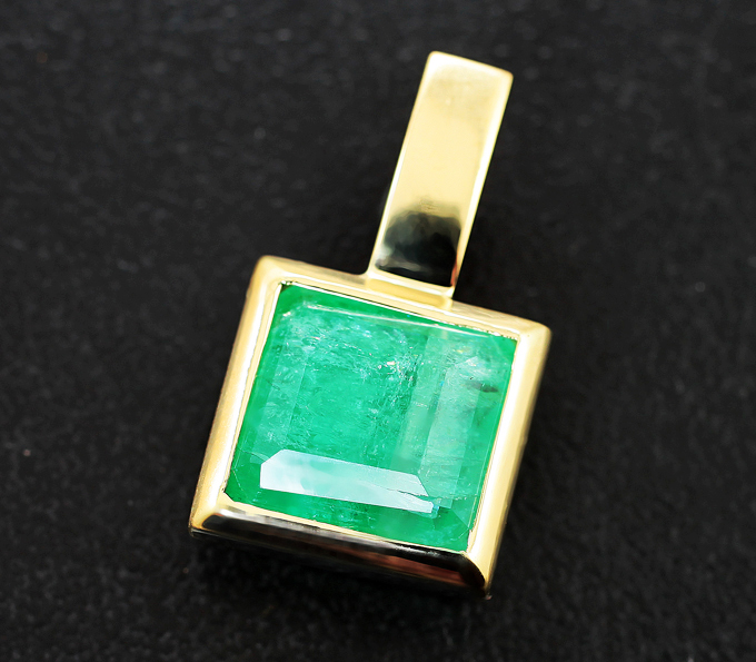 Золото Кулон с изумрудом 4,91 карата