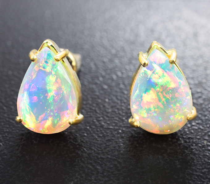 Золото Серьги с ограненными эфиопскими опалами 2,28 карата