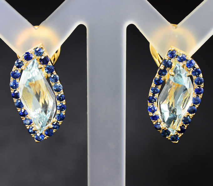Золото Серьги с аквамаринами авторской огранки 6,32 карата и синими сапфирами