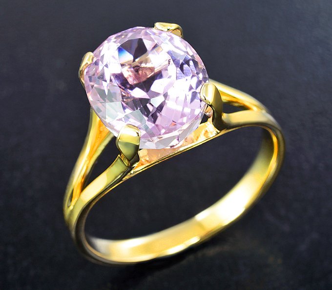 Золото Кольцо с чистейшим розовым кунцитом 6,16 карата