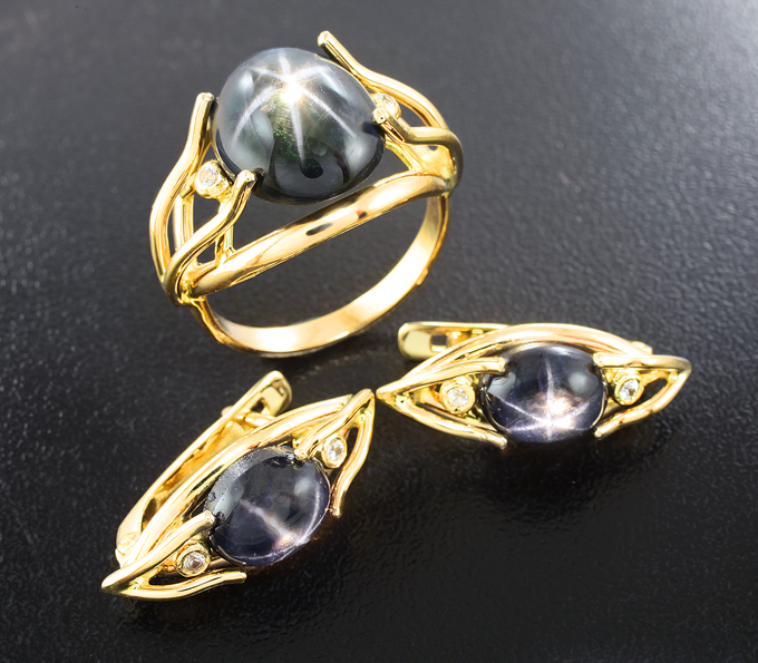 Золото Комплект cо звездчатыми 17,35 карата и бесцветными сапфирами