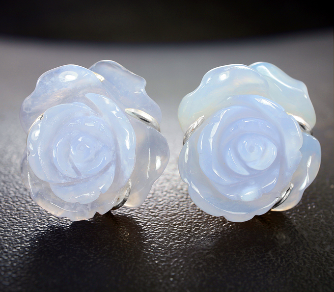 Серебро 925 Пусеты с резным халцедоном 22,71 карата